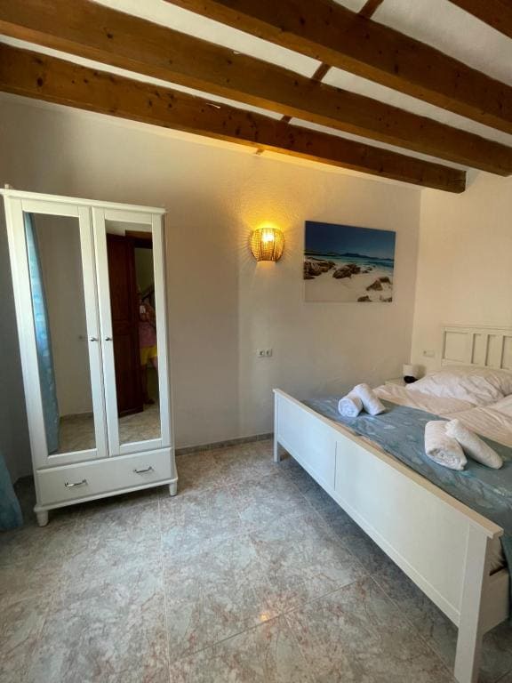 schlafzimmer_3_schrank_bett